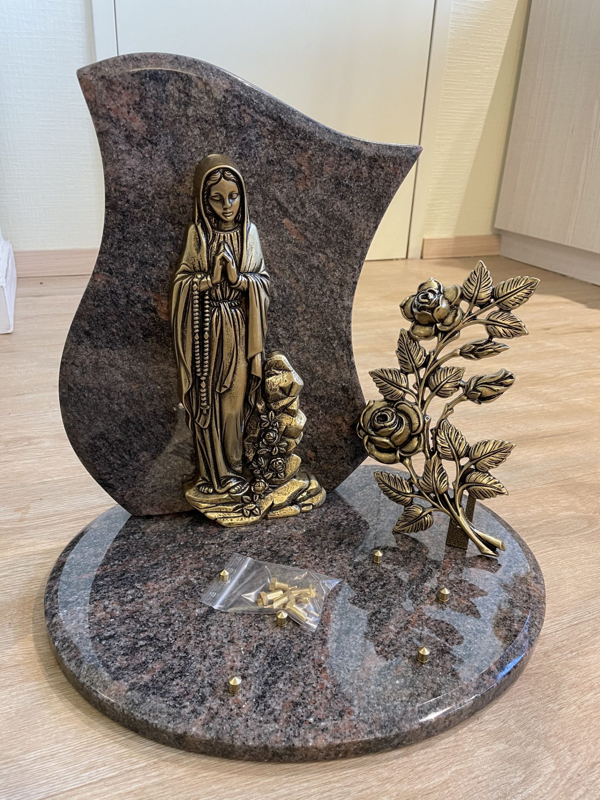 Plaque en granit : Vierge Marie Lingolsheim